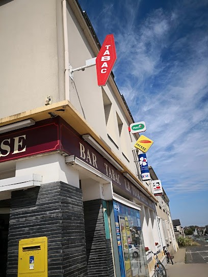 La Tour Eiffel, Bureau de Tabac à Châteaudun