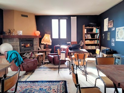 Zéro Degré Est, Bureau de Tabac aux Roches-l'Évêque