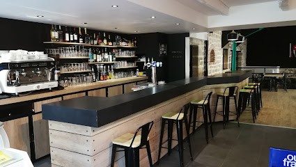 Le comptoir, Bureau de Tabac à Hénon