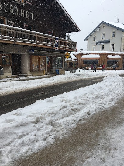 Tabac Presse Souvenirs - Genard Les Rousses, Bureau de Tabac aux Rousses