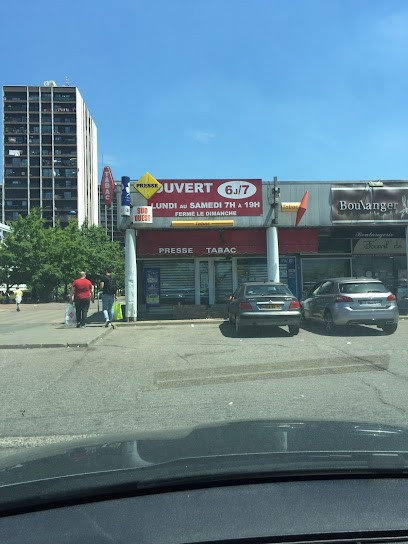 Tobacco Store, Bureau de Tabac à Pessac