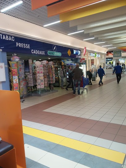 HALL DE PRESSE TABAC CENTRE COMMERCIAL CARREFOUR LE VERDET, Bureau de Tabac à Libourne
