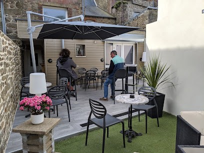 Le P'tit Trou, Bureau de Tabac à Quintin