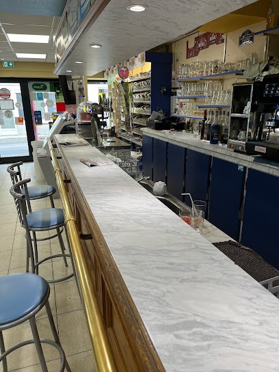 Le Week-end, Bureau de Tabac à Luc-sur-Mer