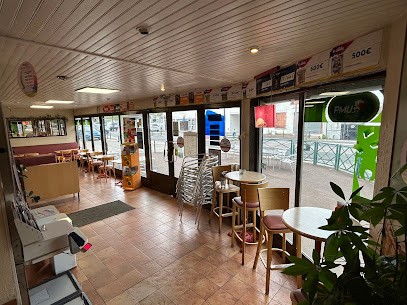 Le Chaperon Rouge, Bureau de Tabac à Montgeron