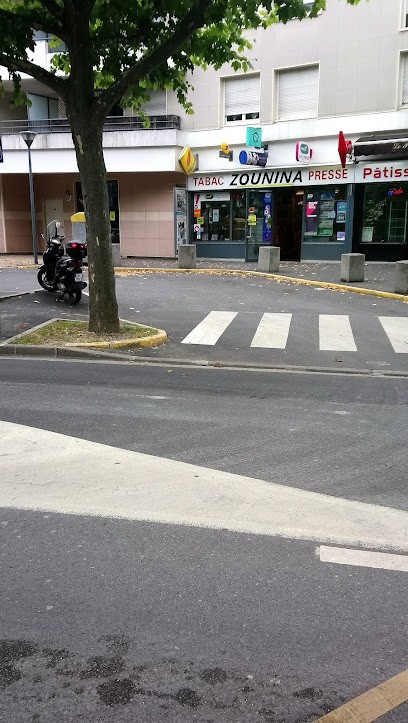 Zounina, Bureau de Tabac au Kremlin-Bicêtre