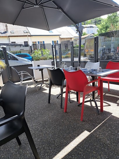 L'Entre-Potes / Among Friends, Bureau de Tabac à Saint-Jeoire-Prieuré