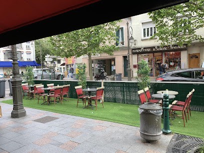 Tabac - Restaurant Suresnes - Le Rond Point, Bureau de Tabac à Suresnes